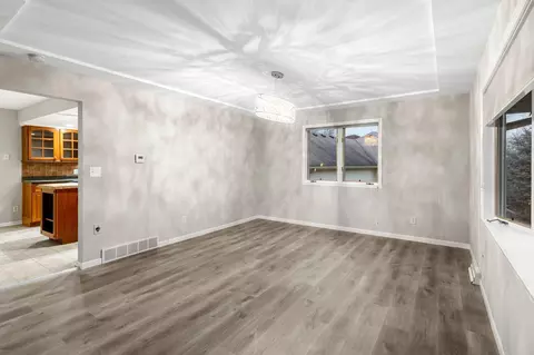 Living - 508 Chapel Ct, Eagan, MN 55121 photo 6 of 11