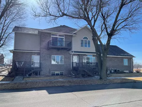 808 4th Ave #6, Worthington, MN 56187