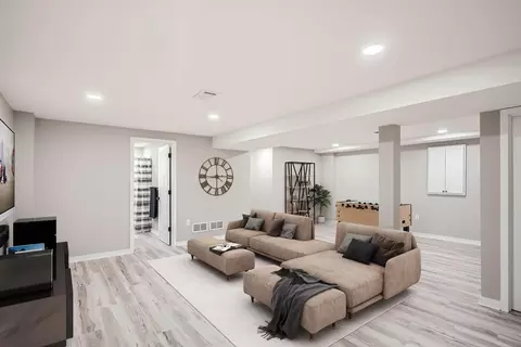 818 Wagon Wheel Trl, Mendota Heights, MN 55120