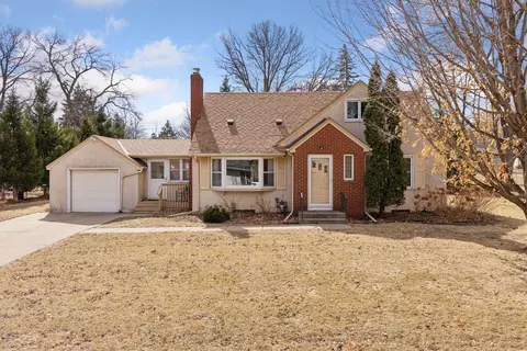 1166 Sherren St W, Roseville, MN 55113