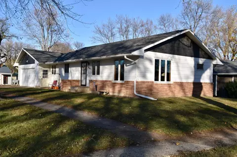 648 Poplar St, Ocheyedan, IA 51354 photo 3
