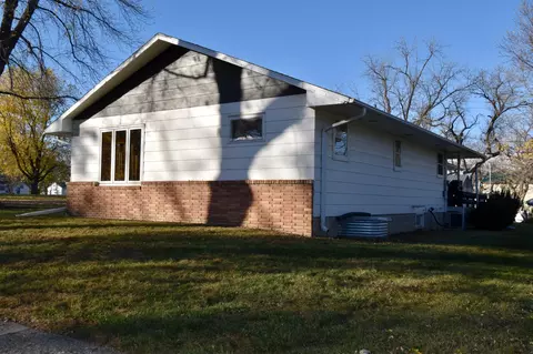 648 Poplar St, Ocheyedan, IA 51354 photo 4