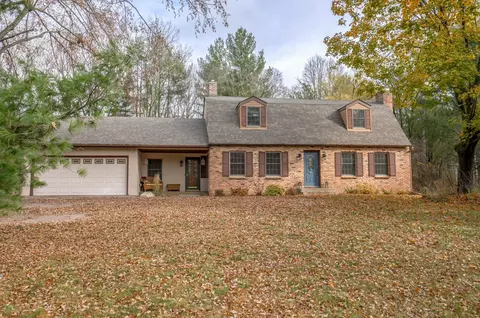 907 Willow Ridge Rd, Hudson, WI 54016