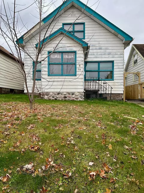 706 Harrison St, Eveleth, MN 55734