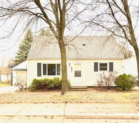 1032 S Oak Ave, Owatonna, MN 55060
