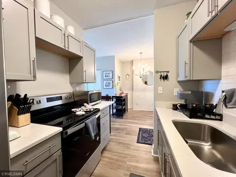66 9th St E #2702, Saint Paul, MN 55101