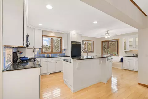 5596 Royal Oaks Dr, Shoreview, MN 55126