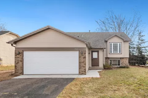 7420 157th St W, Apple Valley, MN 55124