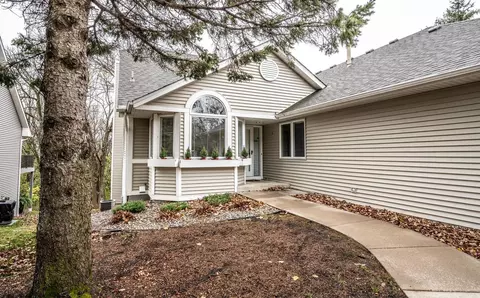 7171 Oakpointe Curv, Bloomington, MN 55438