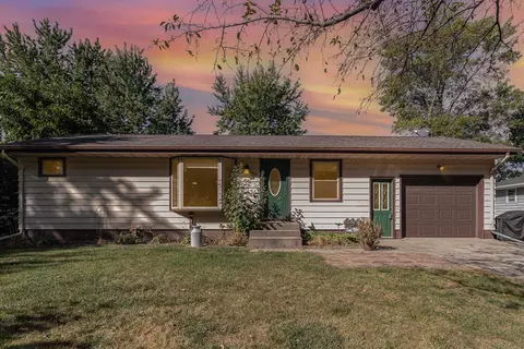 1123 Armstrong Ave N, Glencoe, MN 55336