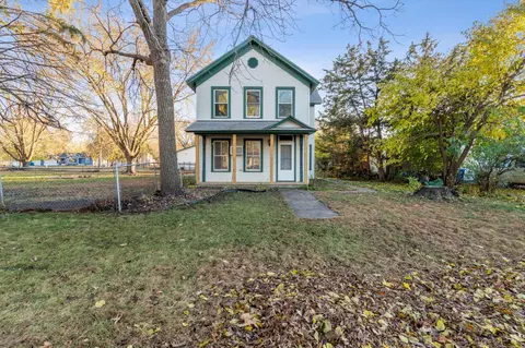 592 6th St, Newport, MN 55055
