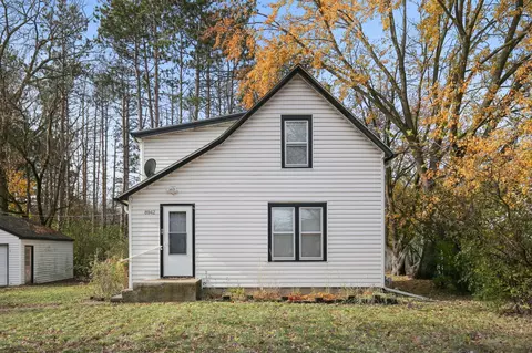 8942 Syndicate Ave, Circle Pines, MN 55014