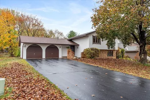 1801 Richal Dr, Woodbury, MN 55125
