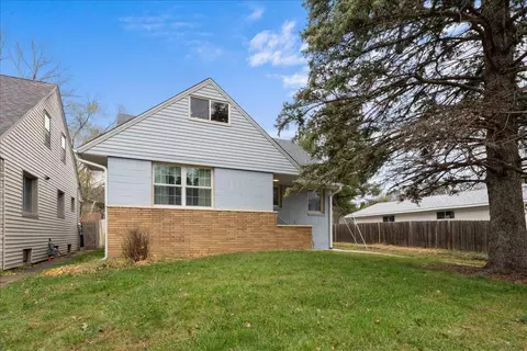 1365 Woodbridge St, Saint Paul, MN 55117