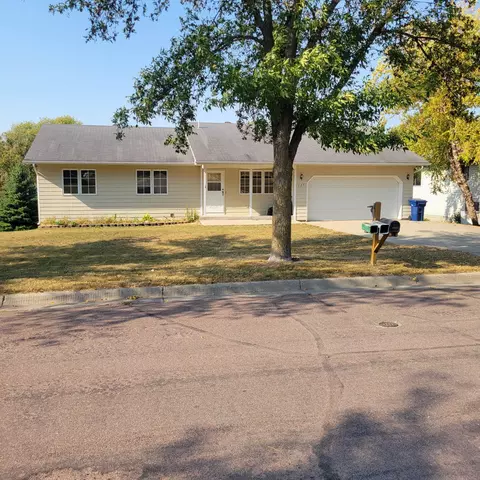 725 Sunset Dr, Fergus Falls, MN 56537