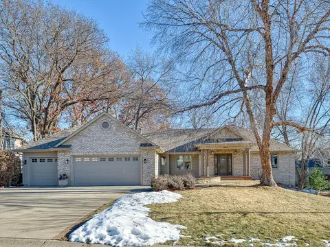 4816 Four Seasons Dr, Eagan, MN 55122