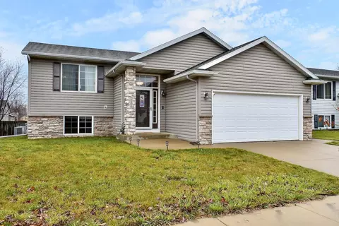 5375 Castleview Dr NW, Rochester, MN 55901