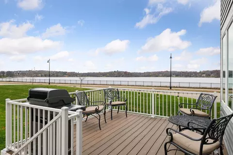 1575 W Wayzata Blvd #F, Long Lake, MN 55356