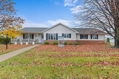 120 Grandview Dr NW, Altura, MN 55910