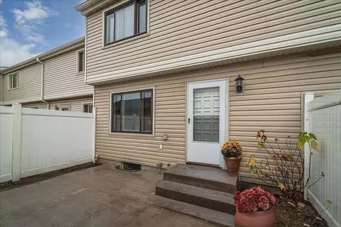 7672 Hampshire Ave N, Brooklyn Park, MN 55428