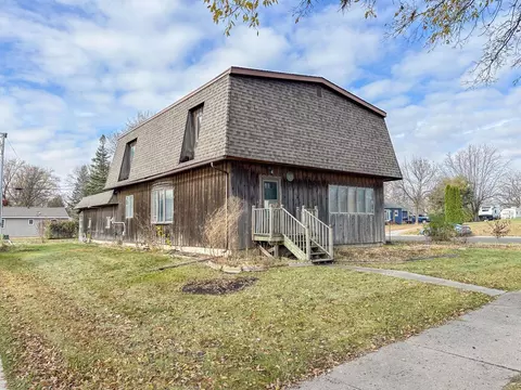 508 N 9th St, Olivia, MN 56277