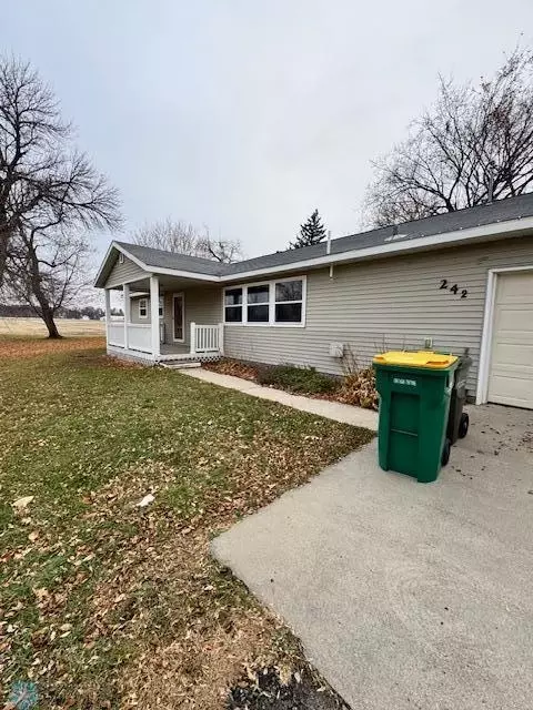 242 4th Ave W, Hunter, ND 58048 photo 2