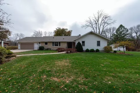 4 Petticoat Ln, Mankato, MN 56001