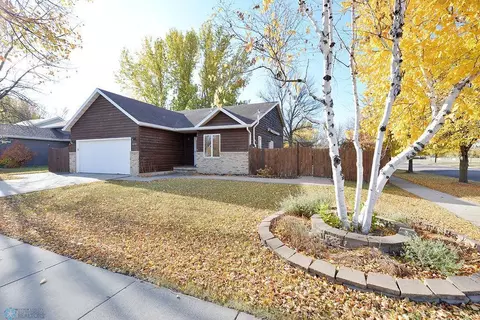 1638 29th Ave S, Fargo, ND 58103 photo 2