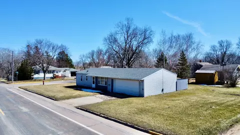 822 Stephens Ave, Ortonville, MN 56278
