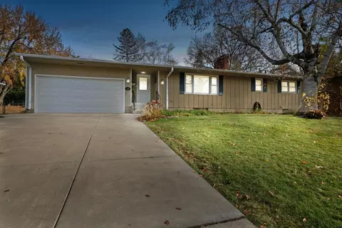 530 Star Ln, South Saint Paul, MN 55075