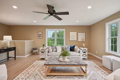 21555 Finley Cir, Richmond, MN 56368