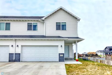 6026 Martin Ln W, West Fargo, ND 58078