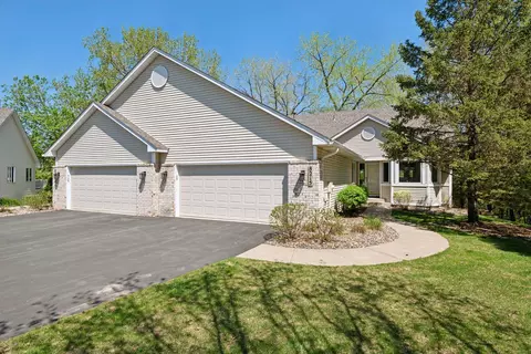8215 Creekside Cir, Bloomington, MN 55437