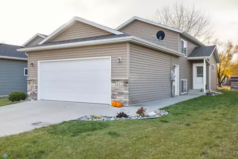 317 5th St E, Horace, ND 58047
