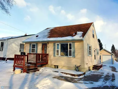 828 16th St N, Moorhead, MN 56560