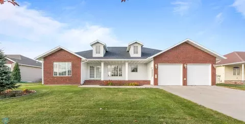 4819 6th St S, Moorhead, MN 56560