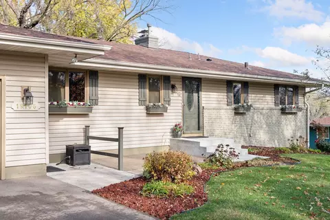 19106 Townline Rd, Minnetonka, MN 55345
