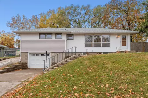 8513 Meadow Lake Pl, New Hope, MN 55428