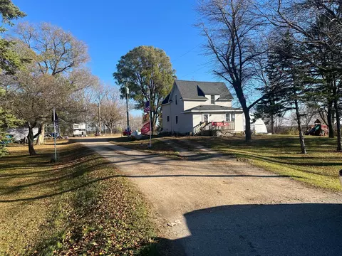8801 105th St SW, Raymond, MN 56282