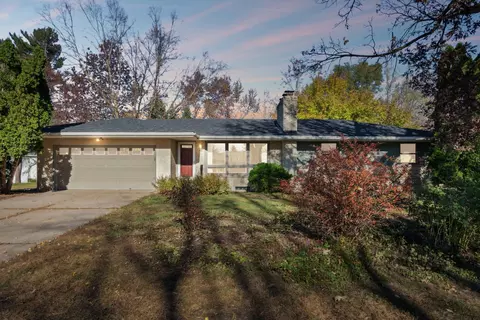 589 Arner Ave, Shoreview, MN 55126