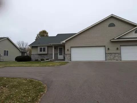 7961 15th St N, Oakdale, MN 55128