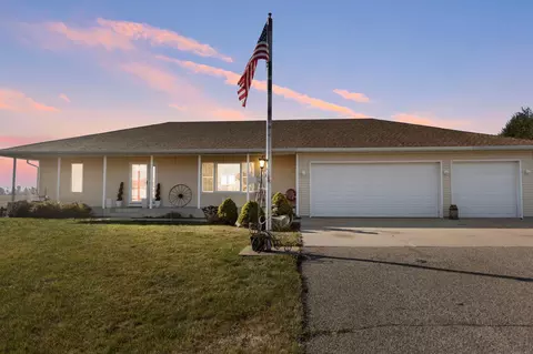204 Tower Cir, Morristown, MN 55052