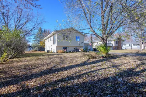 553 Aberdeen Dr, Waite Park, MN 56387
