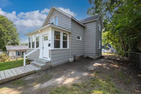 1074 Euclid St, Saint Paul, MN 55106