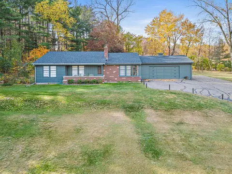 2001 Alameda St, Roseville, MN 55113