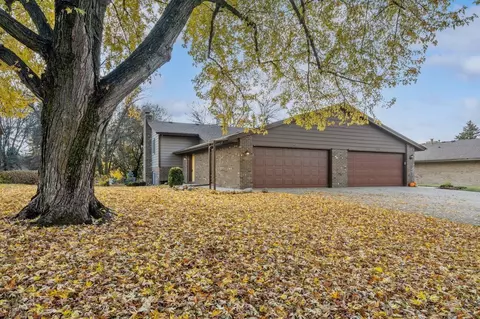 2785 Robinwood Way, Woodbury, MN 55125