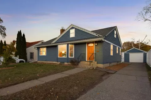 1344 Saint Albans St N, Saint Paul, MN 55117