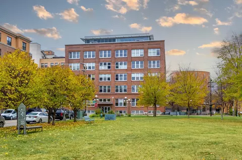 225 9th St E #208, Saint Paul, MN 55101