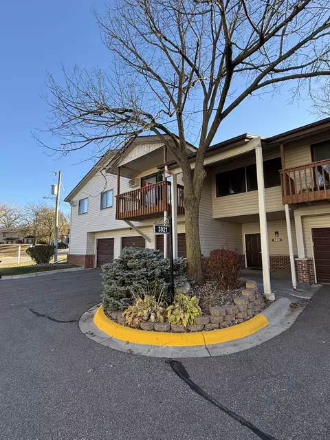 3921 Foss Rd #201, Saint Anthony, MN 55421