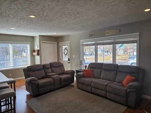302 E 2nd St, Morris, MN 56267 photo 5